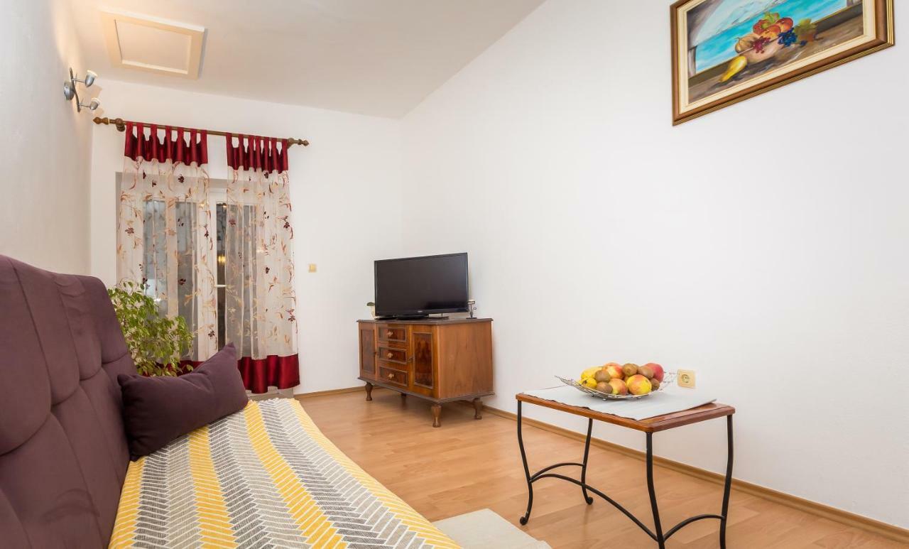 Apartment Leut With Spacious Terrace And Sea View Slatine Esterno foto