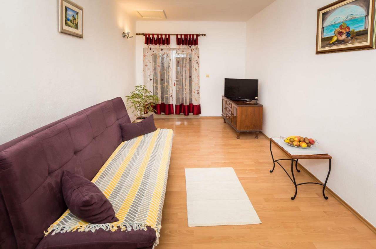 Apartment Leut With Spacious Terrace And Sea View Slatine Esterno foto