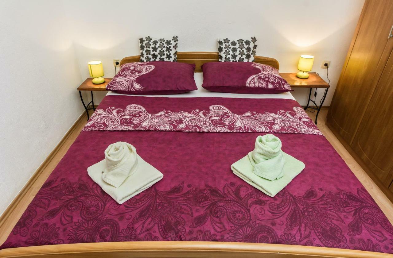Apartment Leut With Spacious Terrace And Sea View Slatine Esterno foto