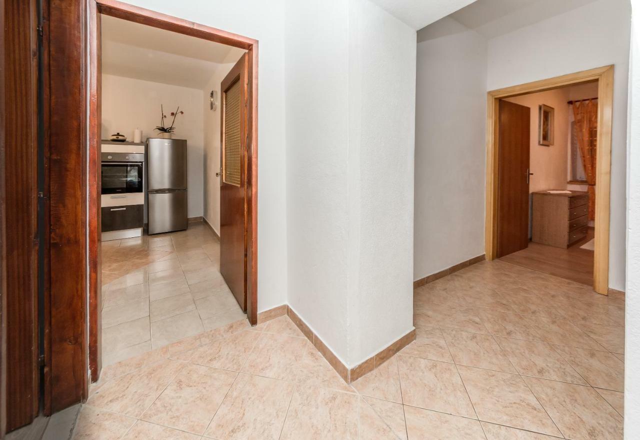 Apartment Leut With Spacious Terrace And Sea View Slatine Esterno foto